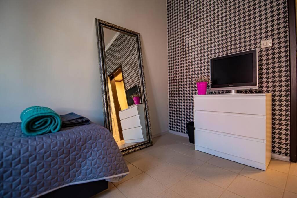 Huge Stylish Apartment Monroe 1 / City Centre Plovdiv Ngoại thất bức ảnh