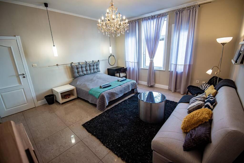 Huge Stylish Apartment Monroe 1 / City Centre Plovdiv Ngoại thất bức ảnh